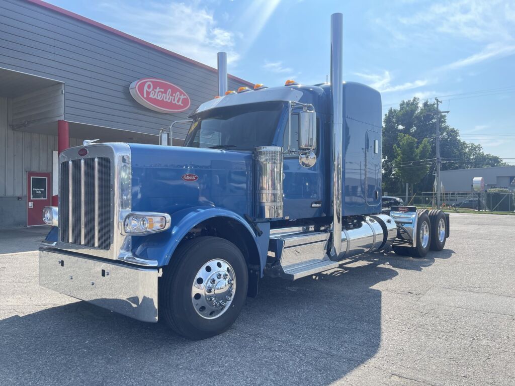 2025 PETERBILT 589