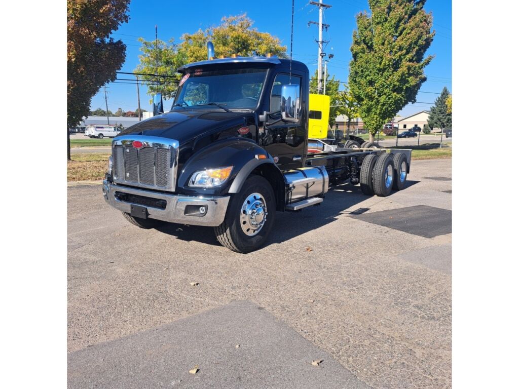 2025 PETERBILT 548