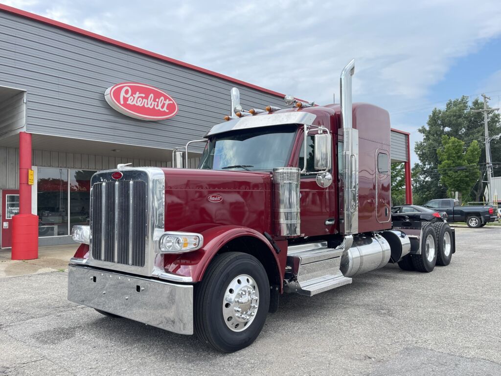 2025 PETERBILT 589