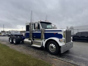 2025 NEW PETERBILT 589 2137569-4