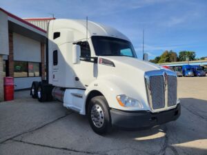 2019 USED KENWORTH T680 8679348-4