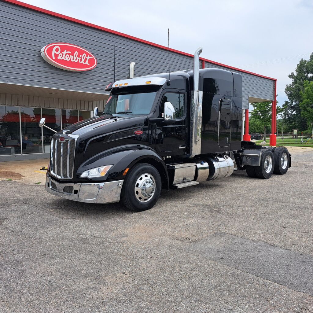 2023 PETERBILT 579