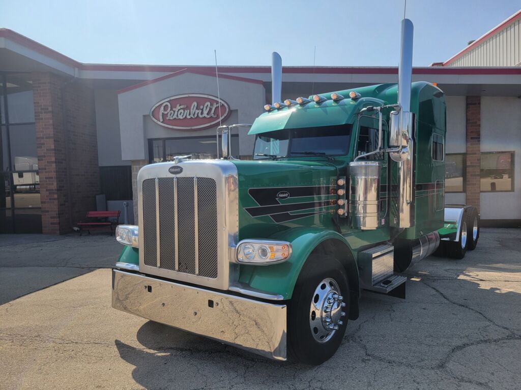 2022 PETERBILT 389