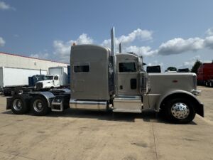 2022 USED PETERBILT 389 8679510-4