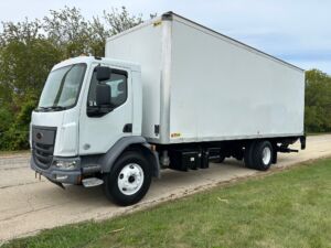 2017 PETERBILT 220