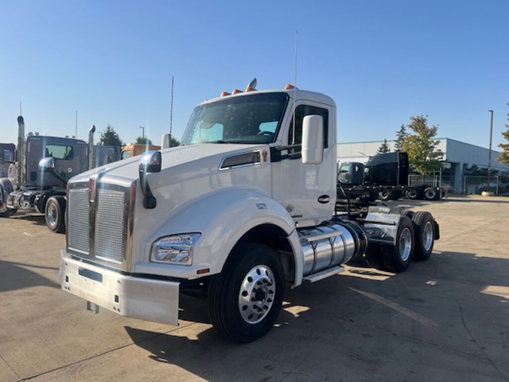 2021 KENWORTH T880