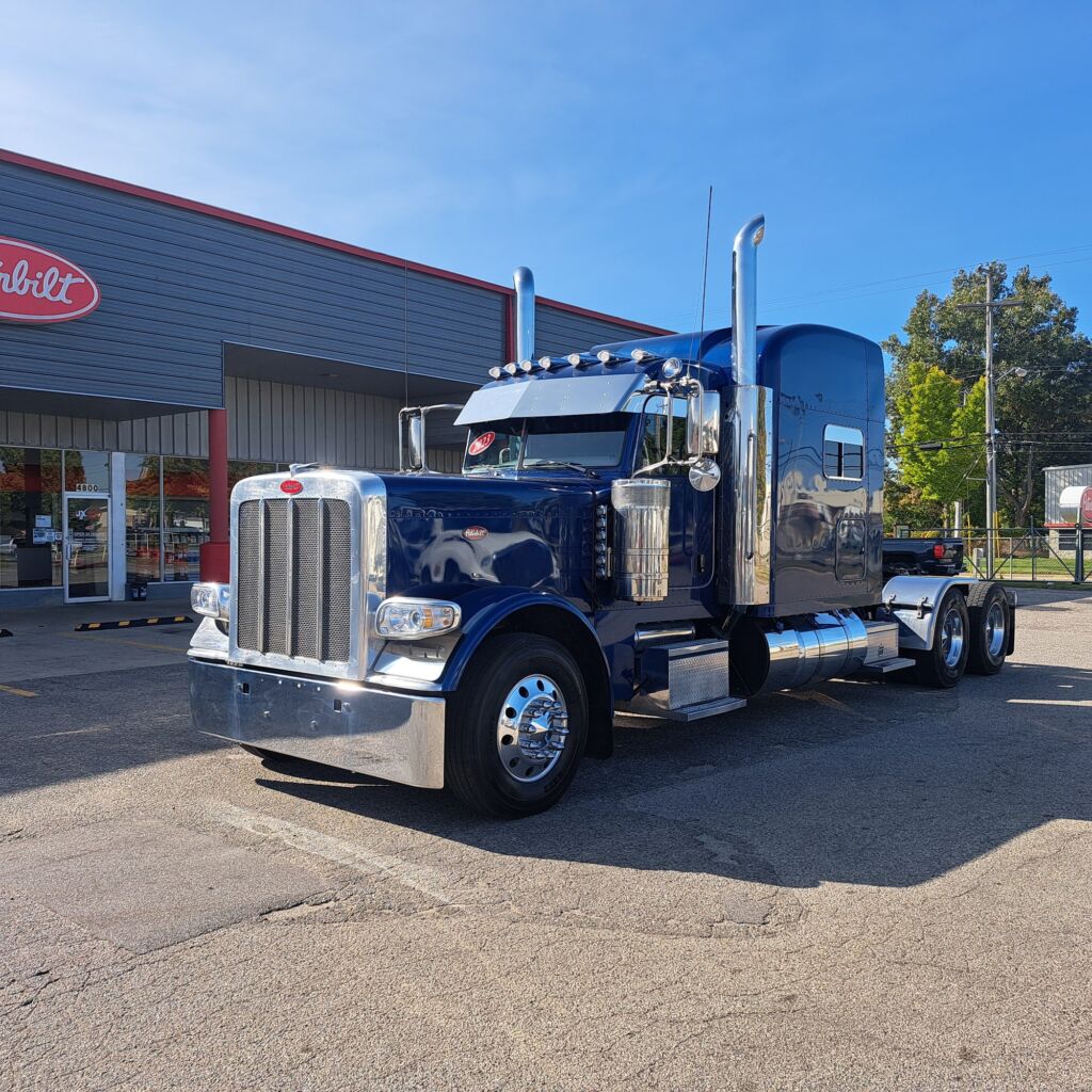 2023 PETERBILT 389