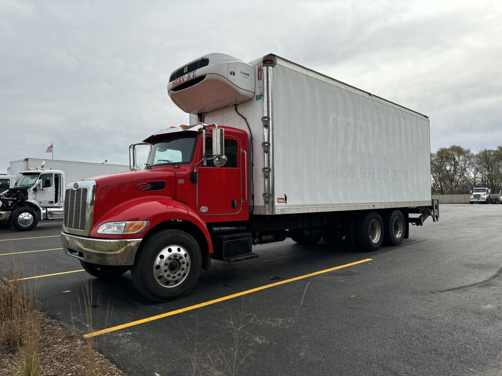 2017 PETERBILT 348